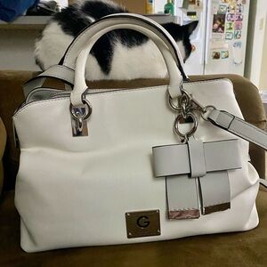 G by GUESS White Handbag Tote Crossbody Shoulder Bag Purse Bow Charm Zipper